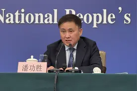 央行行长潘功胜：今年将择机降准降息！图片