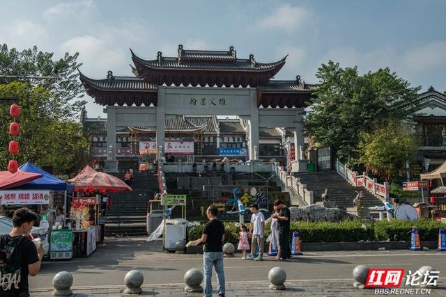 愚溪北望柳子庙：石刻、诗韵与唐宋名家的永州风华