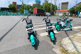 武汉共享电单车无牌无头盔，市民：更关心手刹性能图片