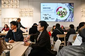 外媒：上海单身老人大胆追求幸福图片