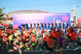 幸福蚌埠 跑“靓淮河”2023蚌埠半程马拉松鸣枪开跑图片