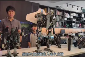 湖南这对父子自制机器人，外交部发言人点赞：“这完全是科幻大片中的情节！”图片