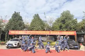 情系一线 温情满心图片