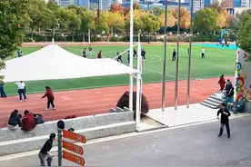 操场全天都热热闹闹，这所很“听劝”的学校，为学生“量身”打造成长乐园图片