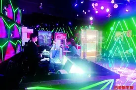 “卡拉”还OK吗？｜传统KTV“失声”，如今谁还在唱图片