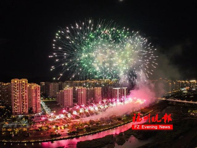 震撼！昨晚福州这里上演绝美焰火秀