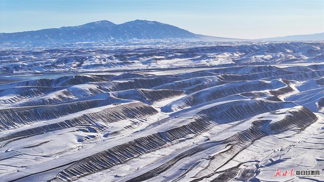 雪染巍峨祁连山 静谧纯净似丹青