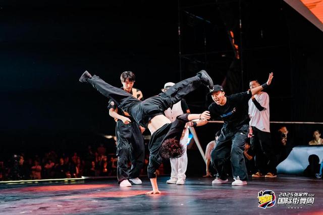 2025湖南国际文化旅游节在张家界启幕 天门山上演街舞巅峰对决