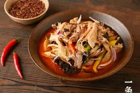 手撕即食新疆椒麻鸡，原生态散养土鸡制作，皮筋肉劲，椒麻鲜香！图片