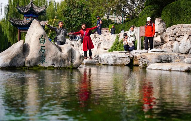 新华社：千泉竞涌，在济南与泉不期而遇