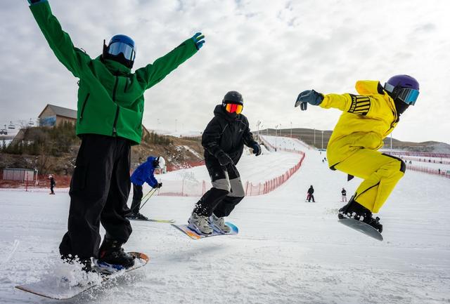 城事｜冷空气接连来袭，甘肃内蒙古等地迎降雪