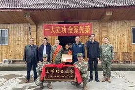鹤峰：双拥之花遍地开图片