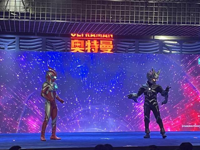 “追光之旅”看英雄对决，还和奥特曼击掌了！沉浸式体验奥特曼60周年主题展