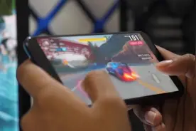 烫烫烫！夏天玩手机玩得发热，会爆炸吗？图片