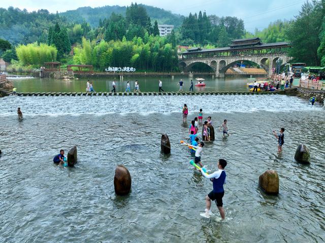 新华全媒+｜福建周宁：“云端之城”发力避暑经济