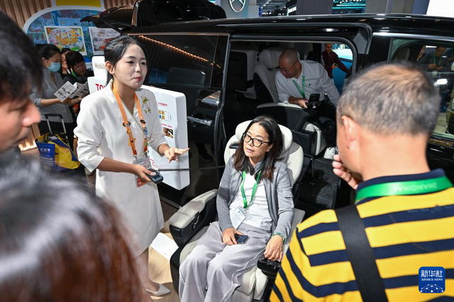 第八届进博会丨在进博会看未来出行多元场景