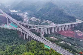 乐西高速乐山至马边段全线通车，试运营路段暂免费通行图片