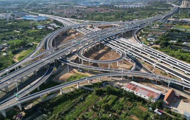 时光塔、立交桥、“积木桥” ……烟台新地标持续上新中