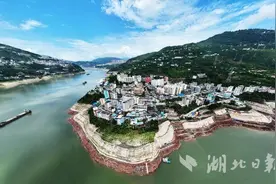 巴东：长江大保护 “阳台”变炫彩图片