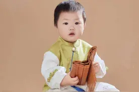 蛇年封面宝贝｜“老选手”抢得头筹“霸榜”领先！扬子晚报“封面宝贝”征集首日人气旺图片