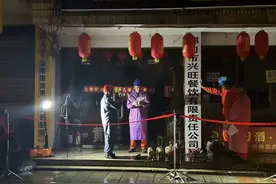 都匀供电局城区分局：零点抢修保供电 冷雨夜中灯火暖民图片