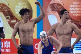 祝贺！中国游泳队刷新亚洲纪录夺冠图片