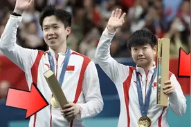 巴黎奥运会获奖运动员获得的长条形盒子里是什么？图片