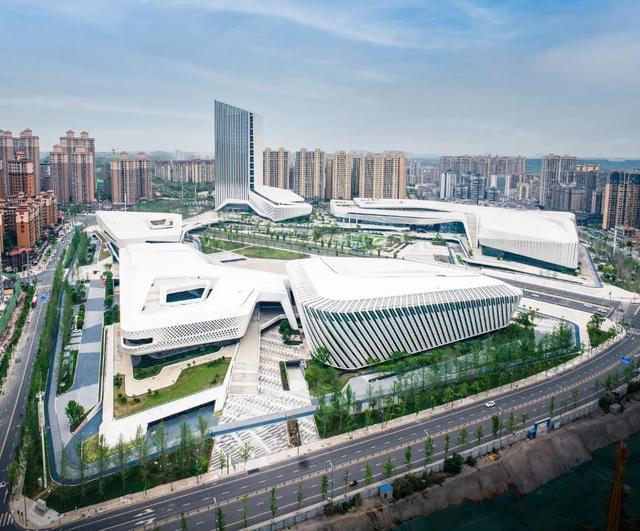 世运赛场之外，解锁简阳漫游图鉴