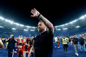 皮尔洛+德罗西！一个月下课俩，意大利06一代不见名帅胚子图片