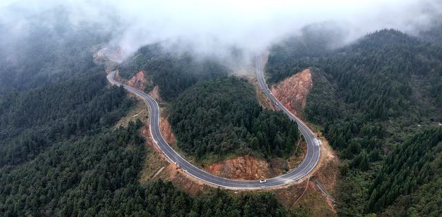 广西龙胜：大循环公路拓宽旅游发展新通途