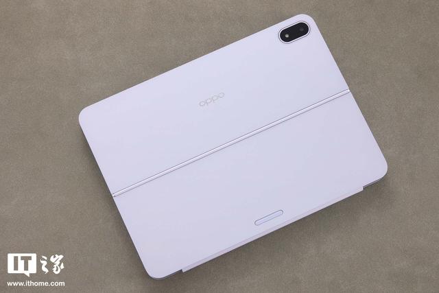 OPPO Pad 5 柔光版图赏：全新幸运紫配色，流光幻影工艺