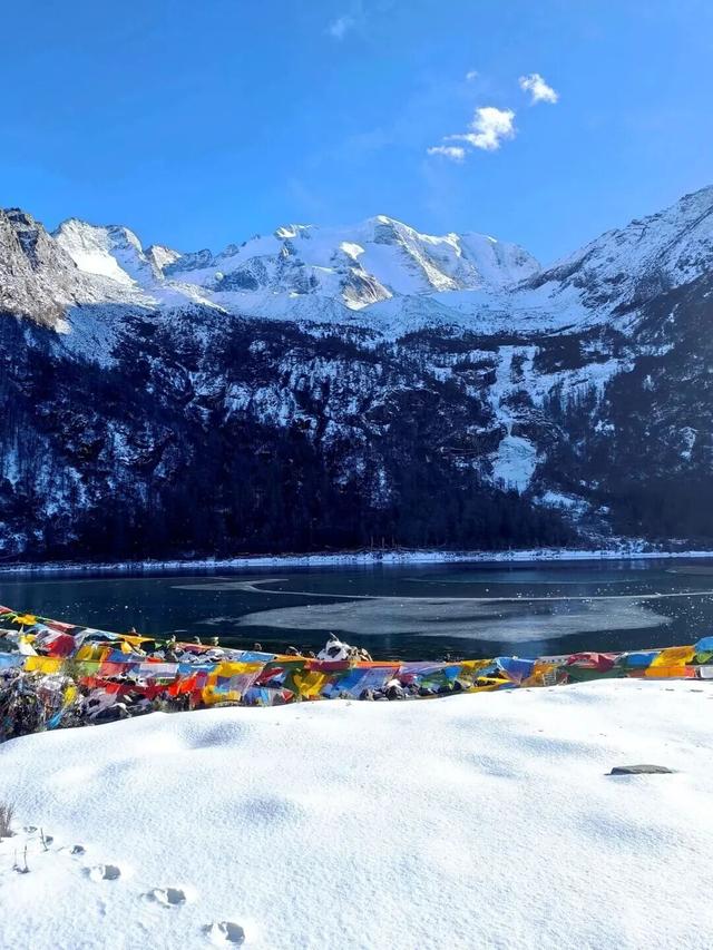 雪后的甘孜，走一路美一路！