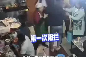 男子酒后骚扰邻桌女生，老板娘回应将其锁喉阻拦，警方通报图片