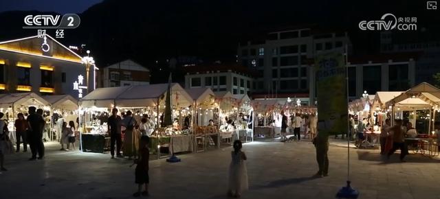 夏日花样消暑玩法“暑”实精彩 “避暑+文化+夜游”跨界联动多业态消费热力十足