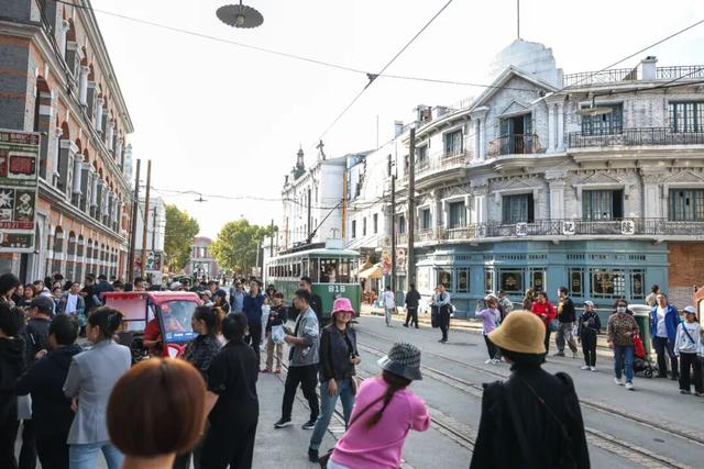 上海影视乐园周末人气旺