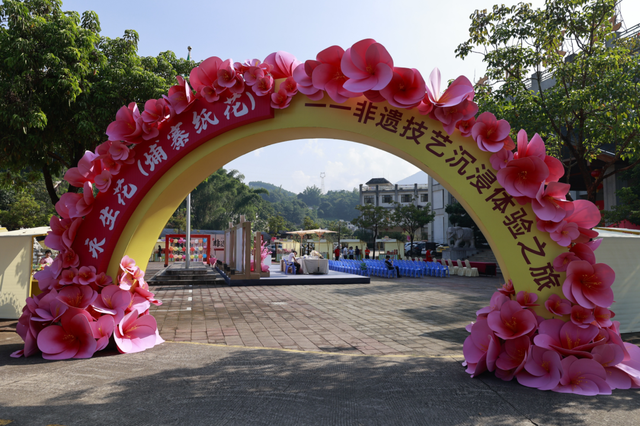 高能预警！现场直击丰顺绝美花墙、花路...
