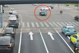 车标酷似保时捷实际却是“老头乐”？上海一车主驾驶其违法上路被行拘图片
