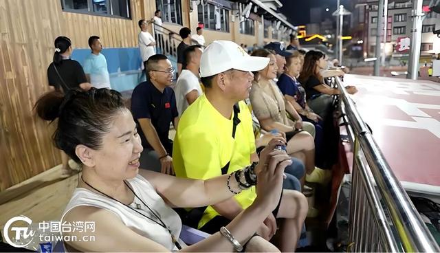 台湾游客打卡榕江 盛赞“村超”独特魅力 感受大陆乡村蓬勃生机