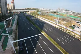 自西向东直通同安路，张村河片区合肥路下穿青银高速段今起通车图片
