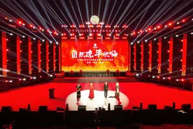 点燃夏日激情 毕节市火把狂欢暨避暑旅游季启幕图片