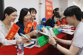 深情书写国家助学贷款“民生答卷”图片