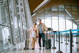 70岁以上老人参团旅游被“卡年龄”  如何让老人实现说走就走的旅行？图片