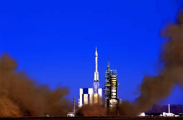 这一天，我们飞向太空不再是梦。 『太空美文』（122）