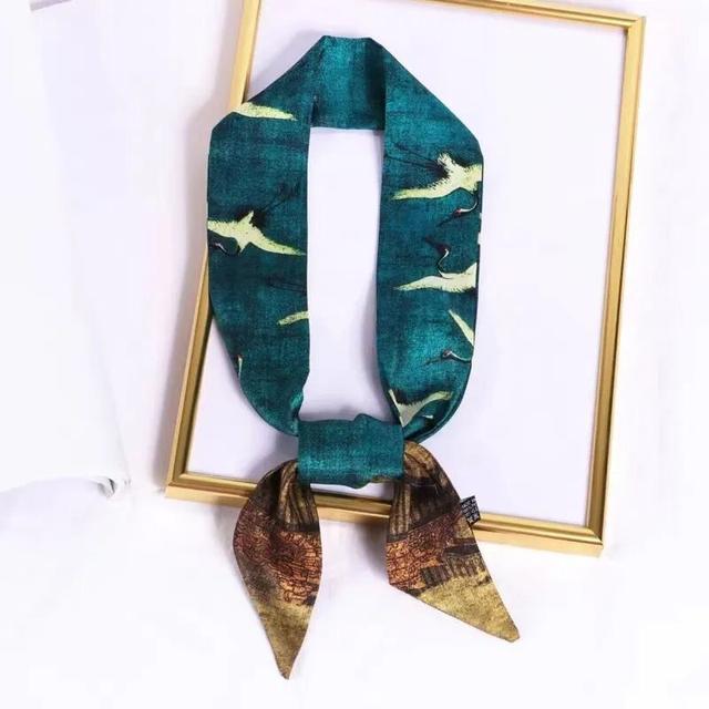 用一条丝巾，把百元单品穿出千元效果