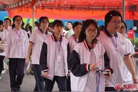 直击2024年高考首日 漳州3万余名考生赴考图片