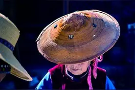 云南白族扎染：“布里生花”展新韵图片