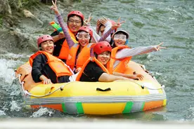 鲁山：夏季漂流享清凉图片