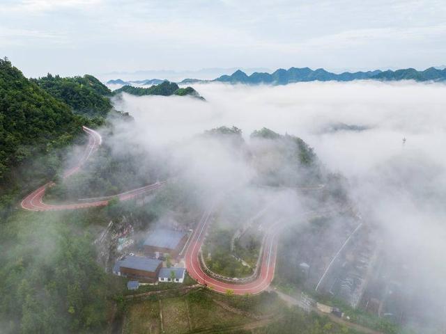 保康：云海漫山巅 泼墨绘仙卷
