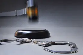 亏损超17亿，国企高管违规开展期货投机交易领刑图片