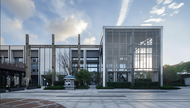 33米超高岩壁攀岩、6款精酿配吊炉烧烤，还有厂房Loft……